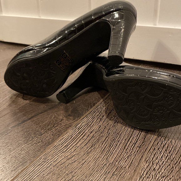 NWOT black patent shoes 7 - Picture 2 of 5